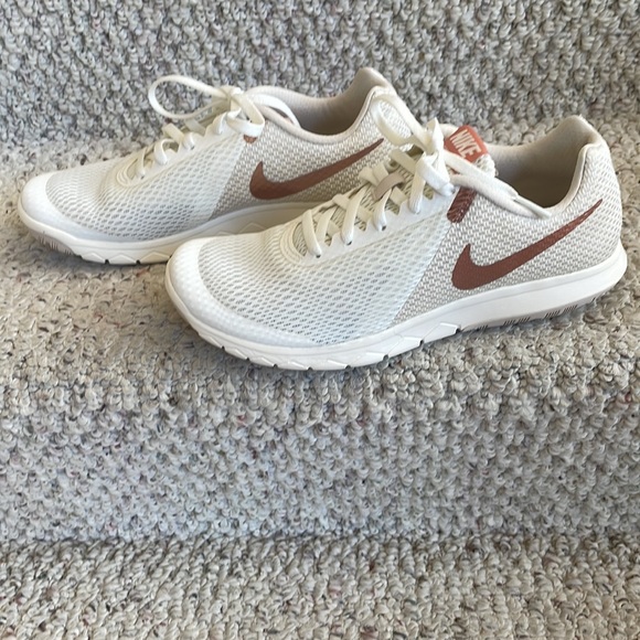 Nike Flex Experience Women's Sz 7.5 Running Shoes Cream Rose Gold NEW - Picture 6 of 7
